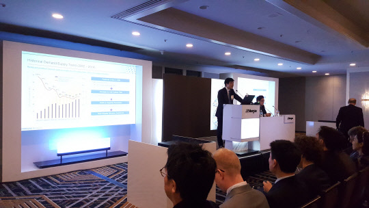 김태한 삼성바이오로직스 사장이 현지시간 10일 미국 샌프란시스코에서 열린 JP모건 콘퍼런스에서 삼성의 바이오 CMO 전략에 대해 소개하고 있다.(삼성바이오로직스 제공)